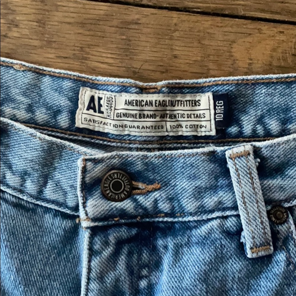 Light wash mom jeans - Picture 4 of 9